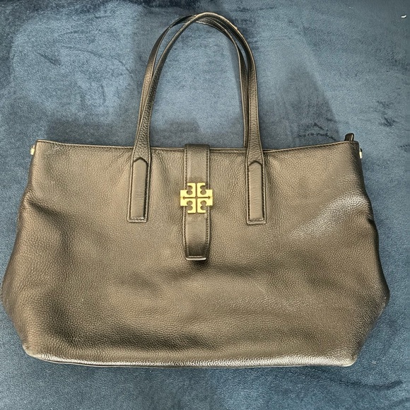 Tory Burch Meyer Plaque Pebbled Leather Tote Bag in black - Picture 14 of 15